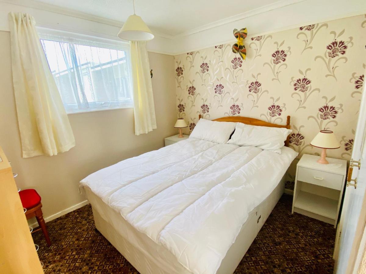 Quiet And Comfy 2- Bedroom Chalet, Walk To The Beach, Norfolk Great Yarmouth