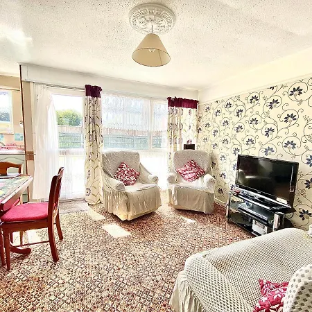 Quiet And Comfy 2- Bedroom Holiday Chalet, Walk To The Beach, Norfolk Грейт-Ярмут Экстерьер фото