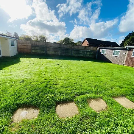 Quiet And Comfy 2- Bedroom Holiday Chalet, Walk To The Beach, Norfolk Грейт-Ярмут Экстерьер фото