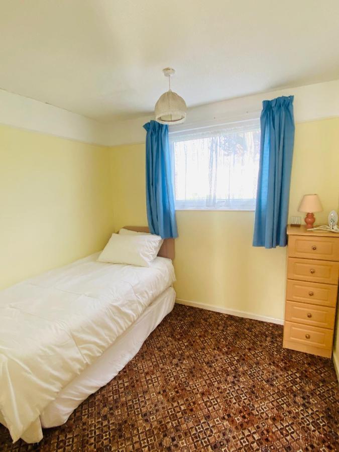 Quiet And Comfy 2- Bedroom Chalet, Walk To The Beach, Norfolk Holiday home