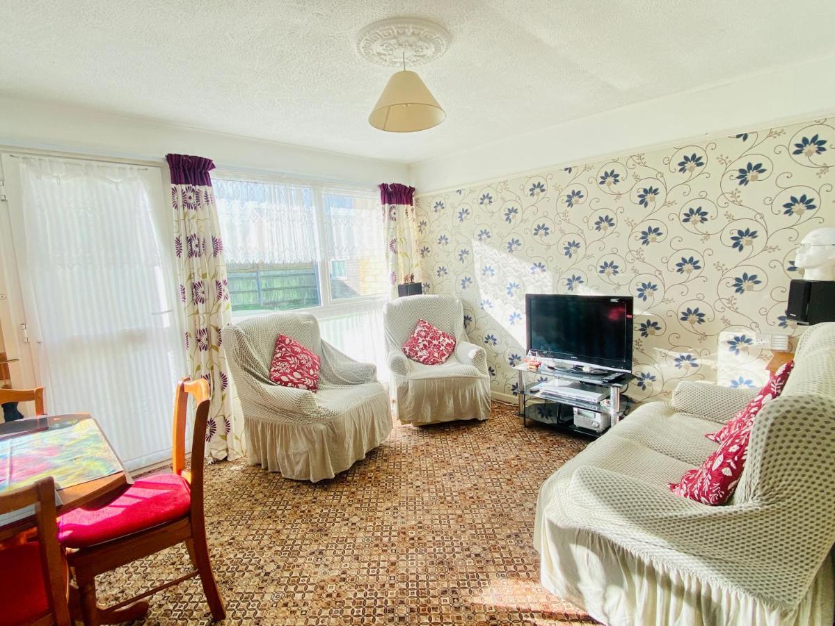 Quiet And Comfy 2- Bedroom Chalet, Walk To The Beach, Norfolk Great Yarmouth