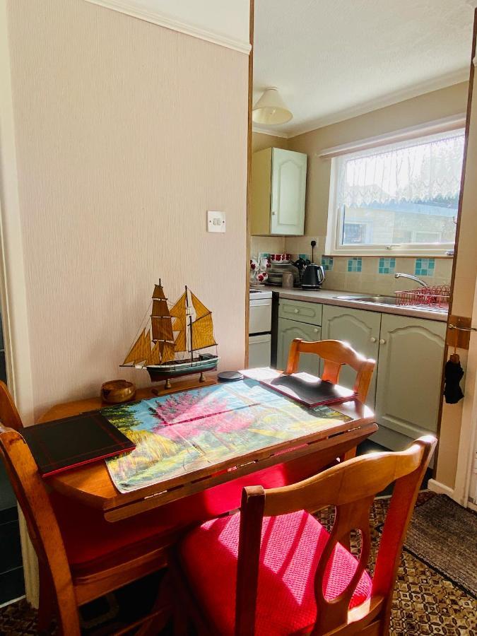 Quiet And Comfy 2- Bedroom Chalet, Walk To The Beach, Norfolk Holiday home *