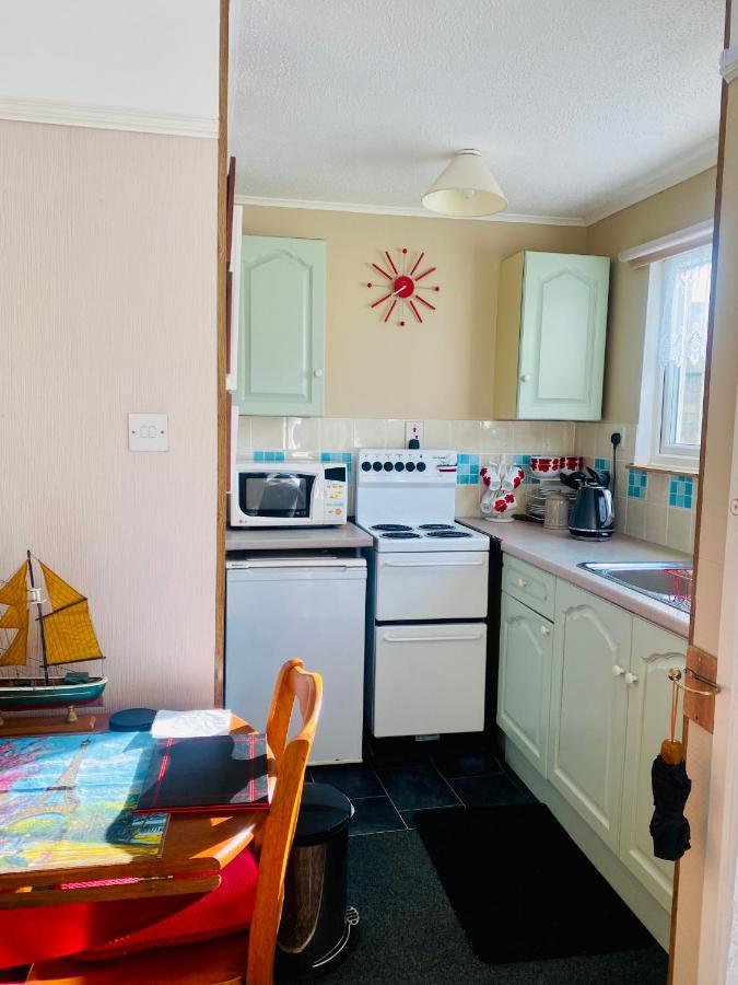 Quiet And Comfy 2- Bedroom Chalet, Walk To The Beach, Norfolk Holiday home