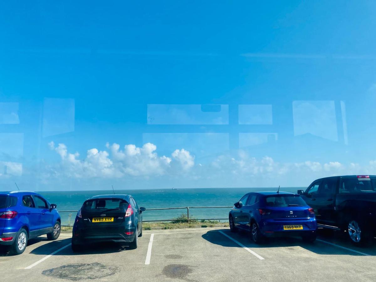 Quiet And Comfy 2- Bedroom Chalet, Walk To The Beach, Norfolk Holiday home Great Yarmouth