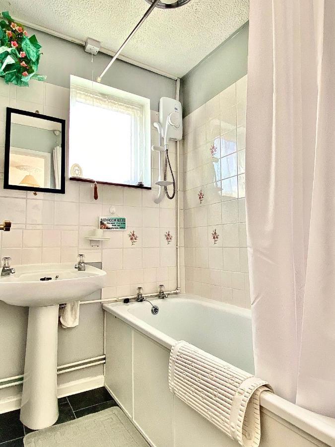 Holiday home Quiet And Comfy 2- Bedroom Chalet, Walk To The Beach, Norfolk *